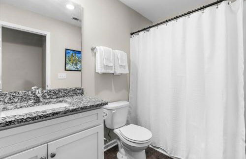 Charming 5bd - BBQ - Deck- 4mins Duke University - Photo 33