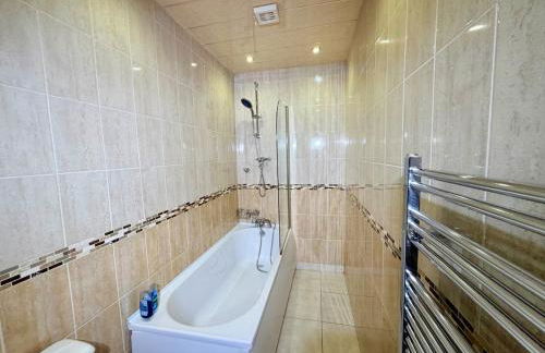 Comfortable 4BR House Ideal for Families & Workers - Foto 21