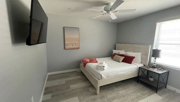 Charming 2 Bedroom, 1 Bath Duplex Just Blocks From the Beautiful Beachfront - Foto 3, Habitación