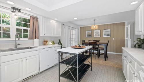 Creekside Oasis - 5BR Retreat with Pool & Hot Tub - Foto 2