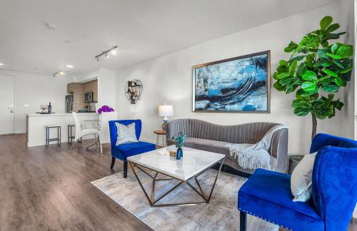 Luxury by the Beach with Pool, Gym, Game Room - Photo 13