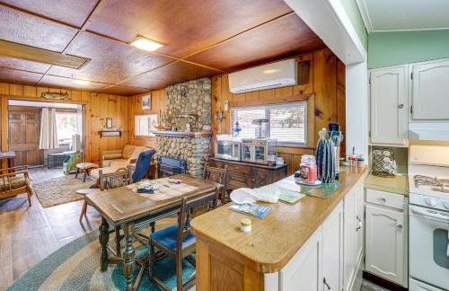 Hunting & Fishing Base! Rustic Otter Lake Cabin - Foto 11