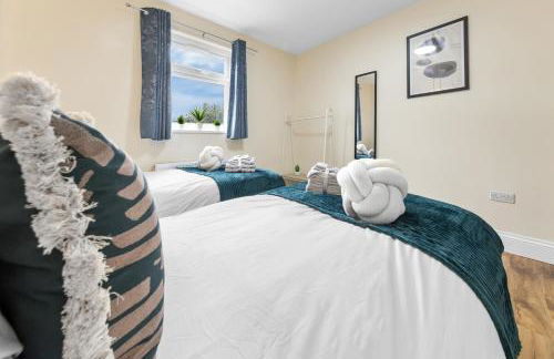 Lovely 4-BR Home In Leyton - Sleeps 14, Near Tube, Arcade, 100inchTV - Foto 31