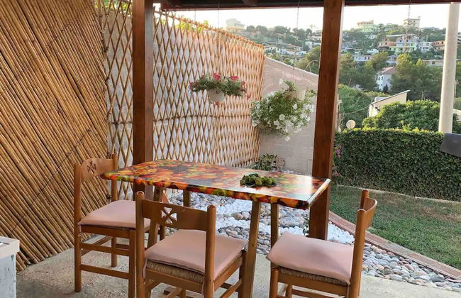 Entire unit near beach access to garden - Photo 10