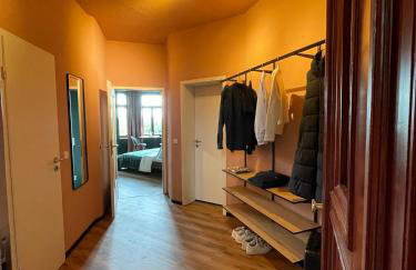 Schicke & zentrale Altbauwohnung - Photo 2