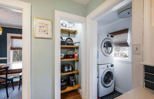 Quaint Cottage in heart of LYH - POOL with HOT TUB! - Foto 6