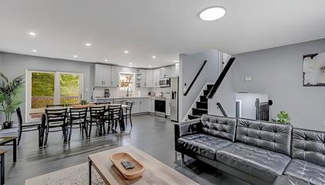 Peaceful Pocono Home with Hot Tub, gym, & office - Foto 1