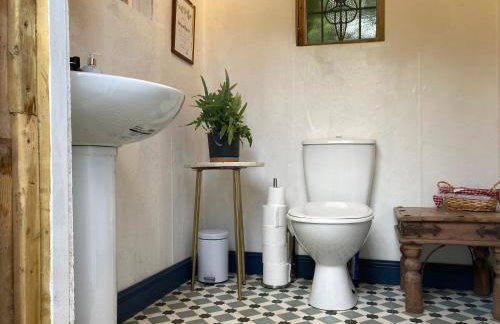 Wood Cabin & 4 Large Bell Tents - Hapus Hideaway - Foto 23