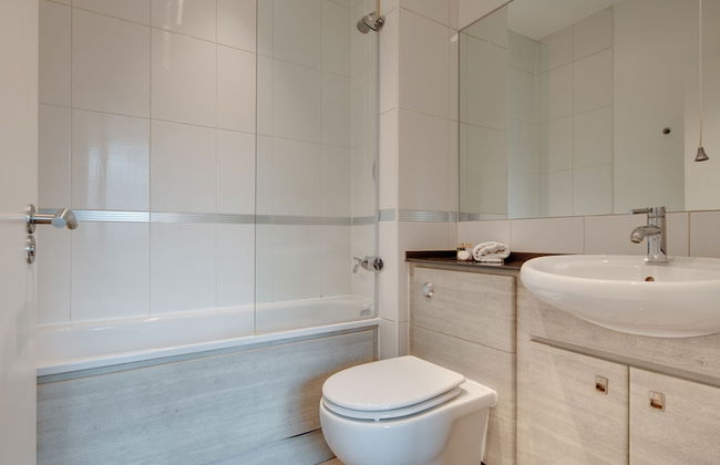 Crown Apartments By Week2Week - Photo 60