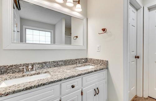 Game Room and Peaceful Deck Dacula Family Home - Foto 16