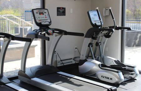 Onsite coffee bar just mins to Jack Thrice Stadium - Foto 28