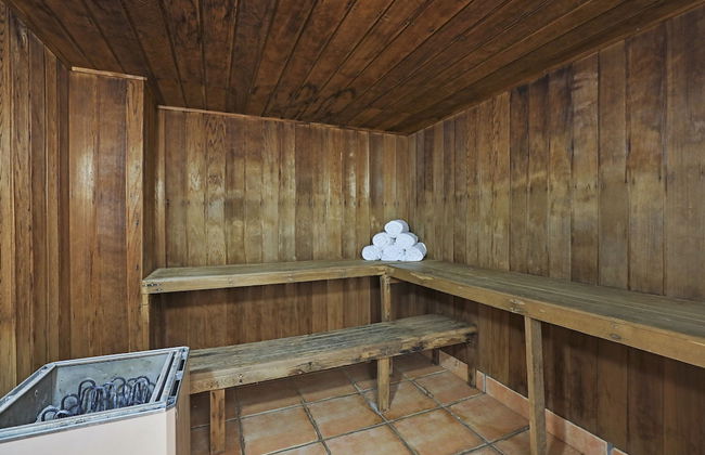 Elouera Tower Beachfront Apartments - Photo 49