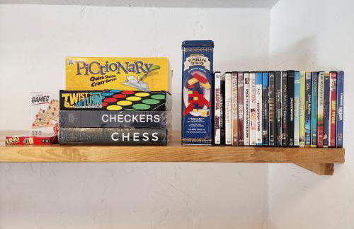 Hot Tub-EV-Kid Friendly-Arcade Game-BBQ-Fire Pit - Photo 43