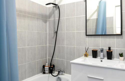 Le Petit Versailles - Face gare - Wifi - Baignoire - Foto 13