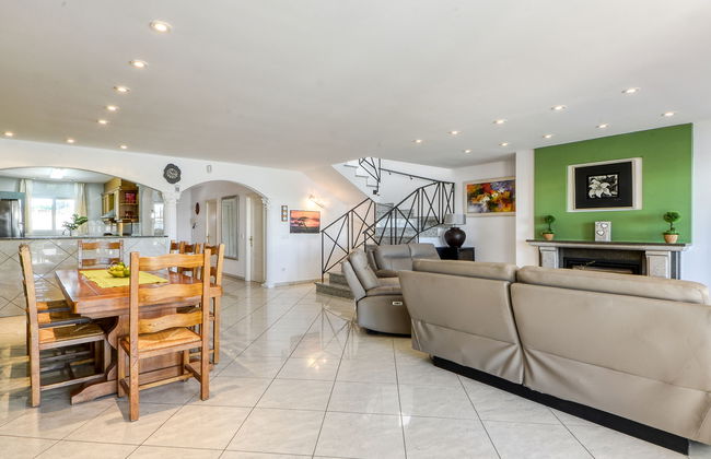 4 bedroom House in Castelló d'Empúries with private pool and garden - Photo 7