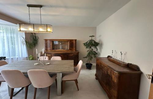 Modern Luxury Home with Spacious Garden close to Warner Bros Studio - Foto 26