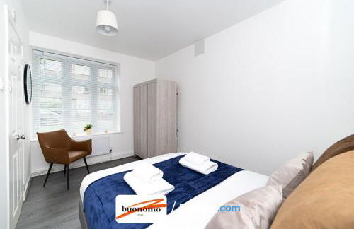 Three Bedroom Apartment At Buonomo Stays Short Lets & Serviced Accommodation With Netflix & Games - Foto 27