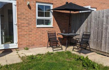 Modern Comfy 3 Bed Home - Free 2 space driveway - Free road parking - Free Netflix - Foto 49