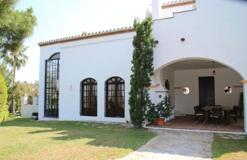 Paradisiacal Villa in Benahavís with Jacuzzi and Private Pool - Photo 24