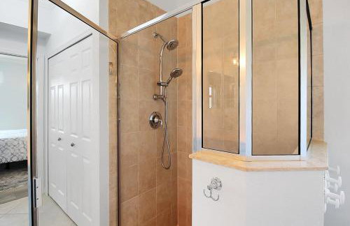 Gorgeous Lakefront Villa in Gran Paradiso - Seabird Villa - Photo 31