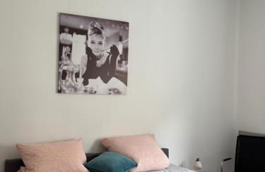 Erdgeschoss-Wohnung mit 2 Schlafzimmern, Balkon und Parkplatz - Foto 5