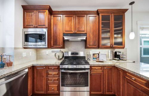 Rare 3BR Modern Urban Escape Private Garage - Foto 21