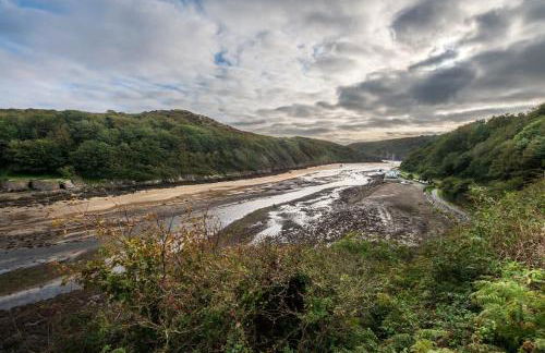 Riverside Bothy In Heart of Scenic Harbour Village - Photo 17