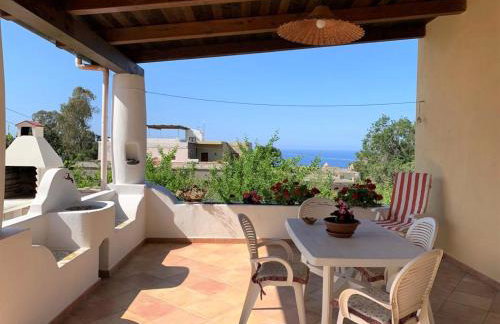 Casa Il Girasole, panoramica e a pochi passi dal centro di Malfa - Foto 3