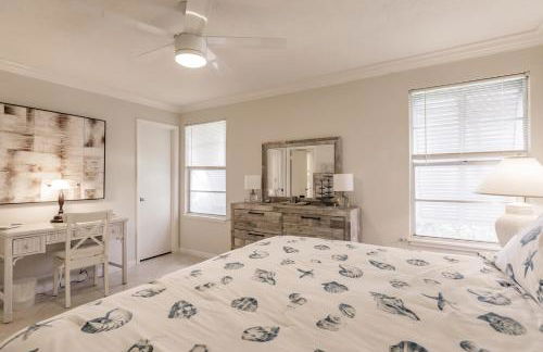 1128 PL Escape to this Pondside Paradise - Foto 20