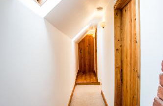 Beautiful 3 Bedroom Cottage - Picturesque Retreat - Foto 36