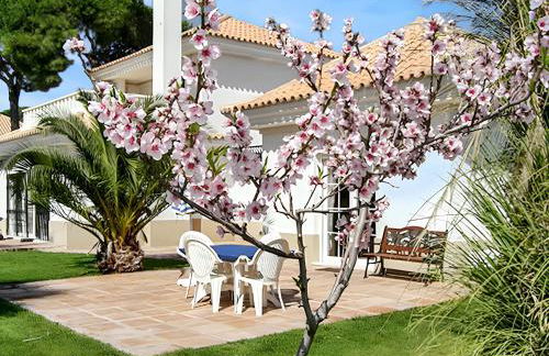 Elegant Villa in Nuevo Portil with Shared Pool - Foto 14