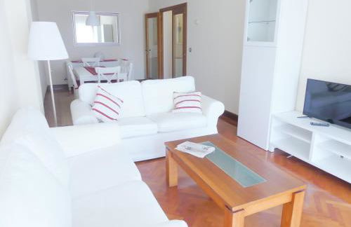 Apartamento luminoso, funcional y amplio en zona hospitalaria - Photo 3