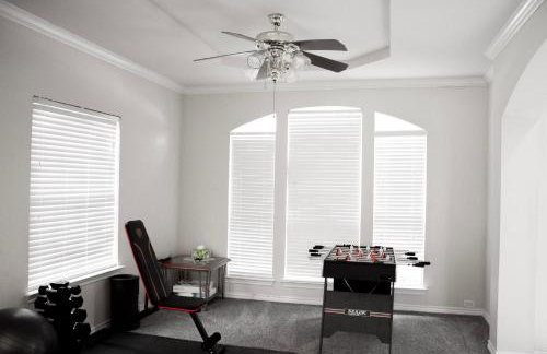 Spacious 4200 sqft - 6 bdrms 4 bath - Gym - Pets OK Near PGA - Universal KIDS - Star Frisco - Photo 7