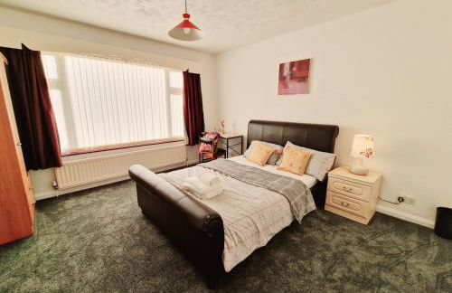 Chimes-Company & Family Stay, 2 Bedroom House with On Street free parking - Foto 17