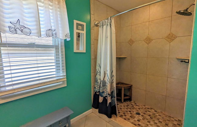 Waves 'n Wooder by Avantstay Swimspa + Game Room, Walk to Beach - Foto 20