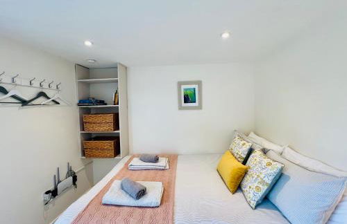 Romantic Cabin Retreat on 50-Acre Suffolk Farm - Foto 8