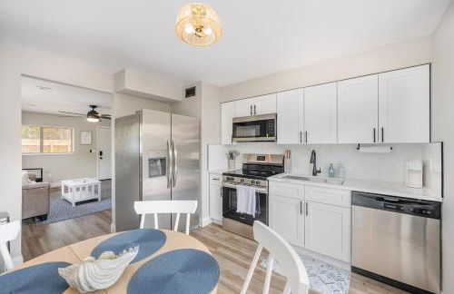 Beachside Bungalow- 2 minutes from the beach! - Foto 22