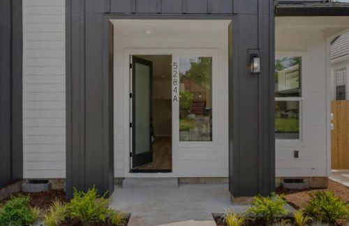 World Travel without leaving PDX - Foto 32