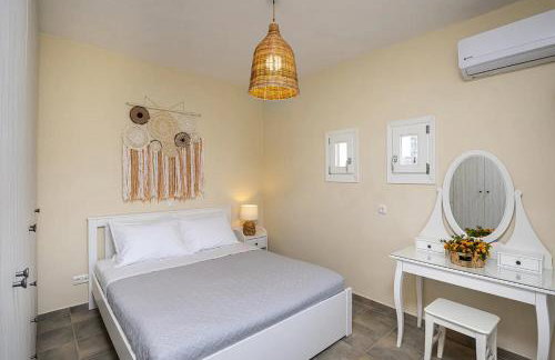 Stelios-Korina Villa with Pool and Stunning View in Syros Posidonia - Photo 15