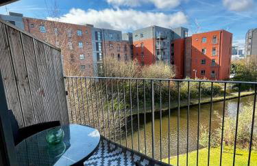 Serene 2-Bed Flat with Canal Views - Coop Live & Ethiad - Foto 8