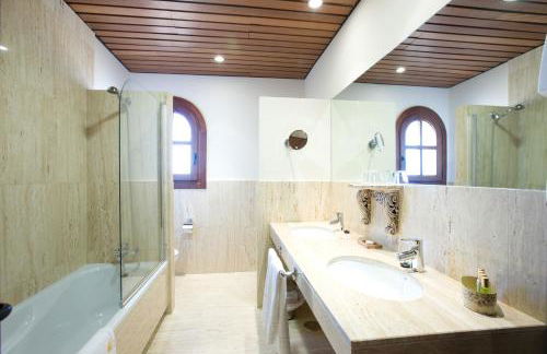 Hotel de Bodegas Hacienda Albae - Photo 32