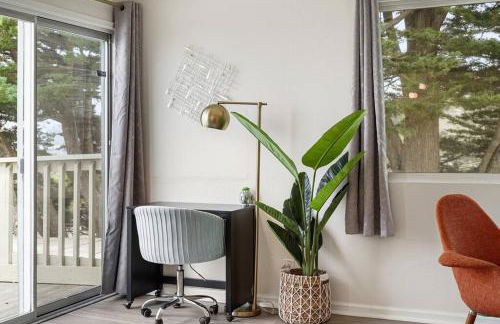 Charming 2BR Coastal Getaway in Pacifica - Photo 6