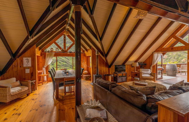 Ballots Bay Treehouse by HostAgents - Photo 26