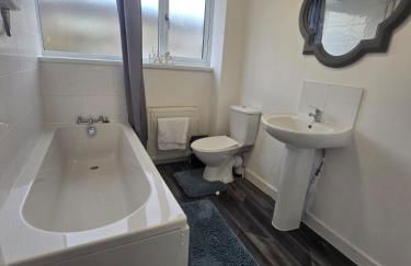 New 4bedroom house near Manchester Airport - Photo 21