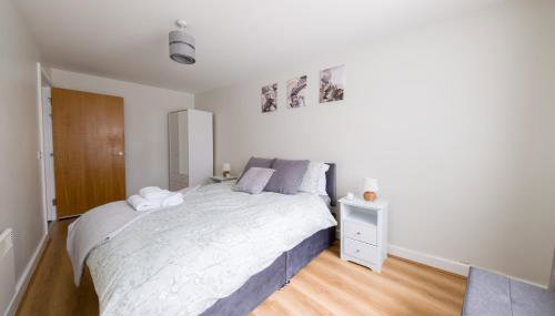 Modern City Apartment for 5 - Near Train Station - Foto 5, wardrobe