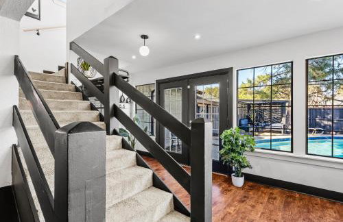 Stunning Carrollton Castle with 4 Bedrooms + Pool + Media Room - Foto 16