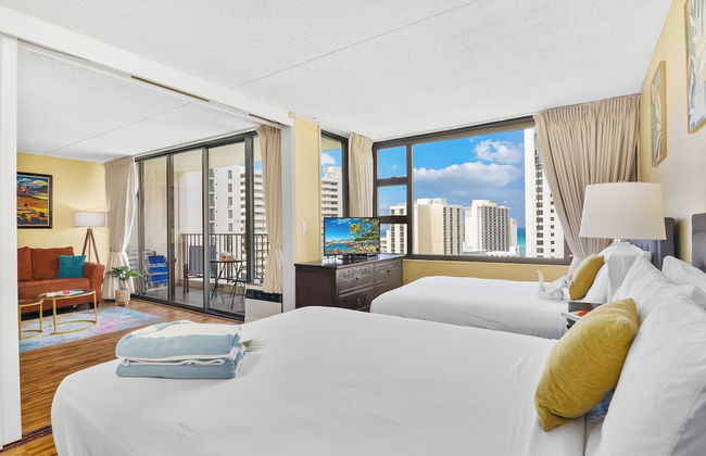 Partial Ocean View Condo with 2 Beds and Parking - Foto 57