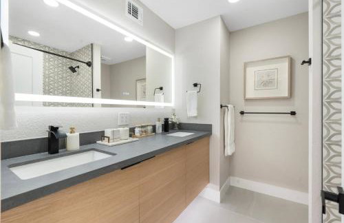 Modern Escape with Pool Ping Pong & Putting Green - Foto 33