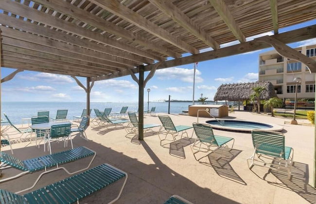 Updated Unit With Beautiful Florida Bay Sunsets 1 Bedroom Condo by RedAwning - Photo 36