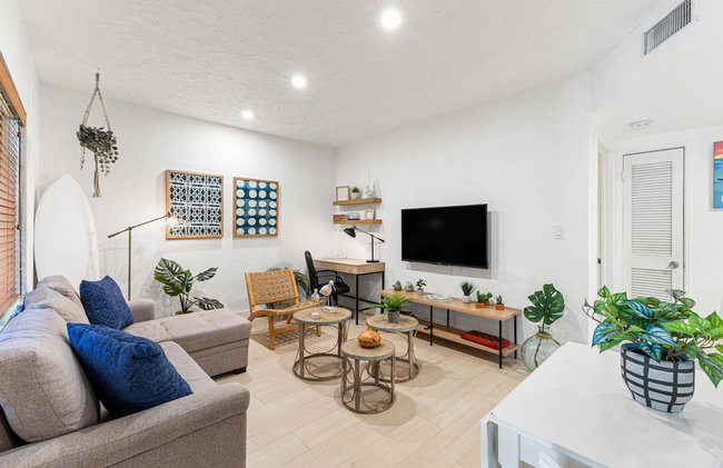 Bright and Stylish Apt in Las Olas Blvd Victoria Park - Photo 81